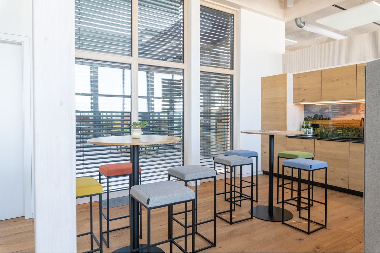 Westfalenwind_Lounge_Stehtische
