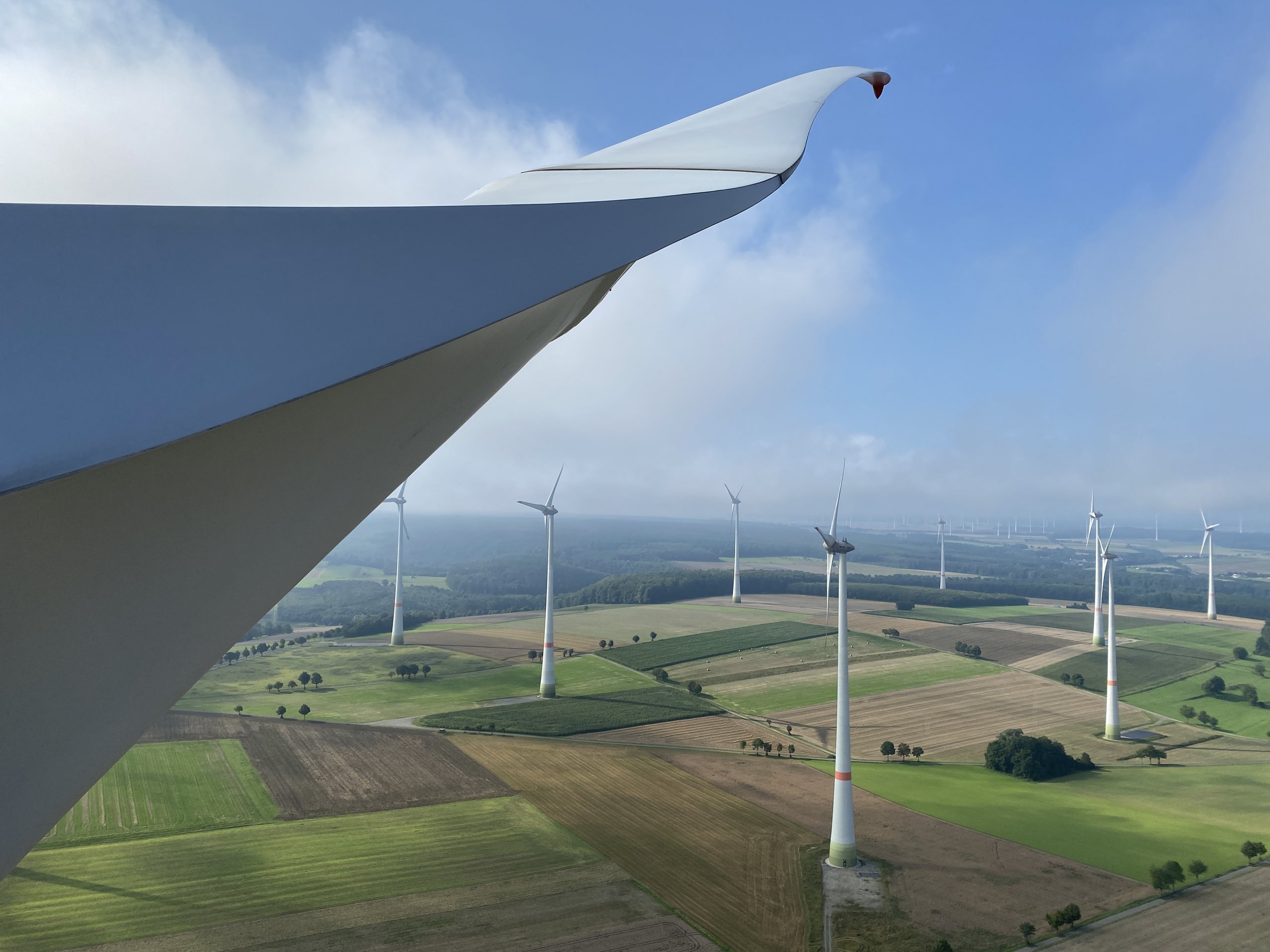 Heroscene_Aussicht_Windpark_Energiedisplays_20230818_081657153_iOS