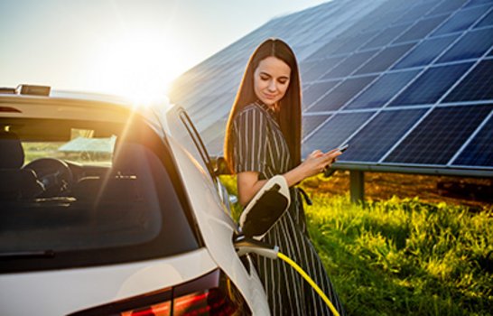 E-Mobilität_PV_Sidelink_iStock-1284781525