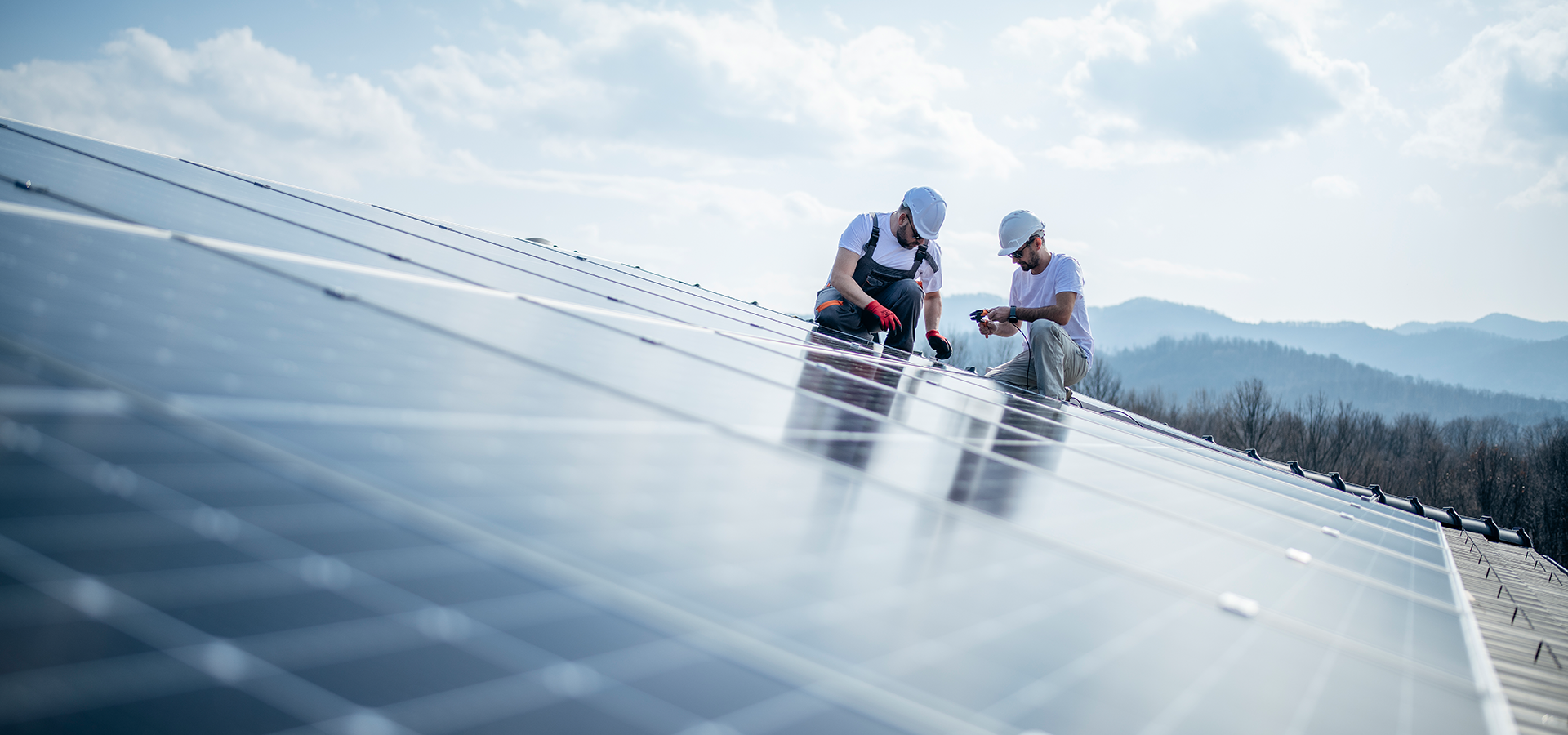 header_photovoltaik_gewerbe_heroscene_iStock-1471533367