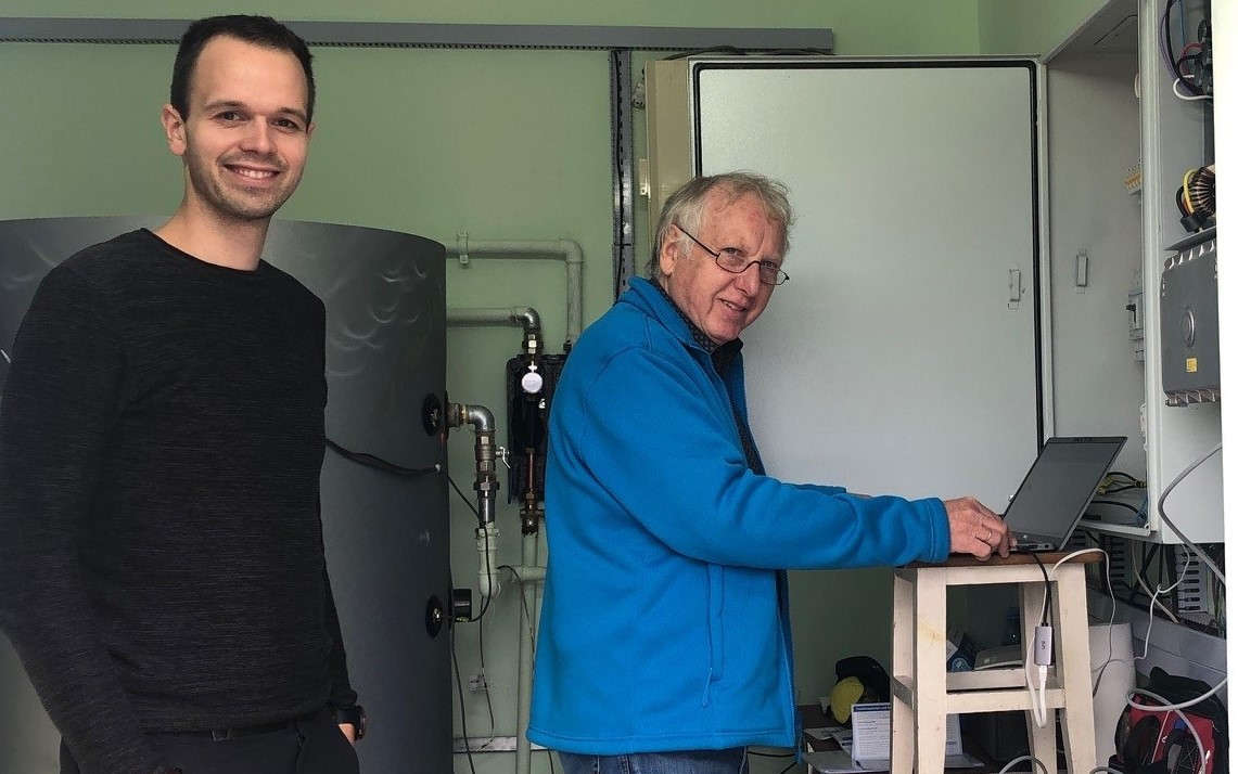 Christian Henner und Bernd Tiermann (v.l.) von WestfalenWIND bei der Arbeit vor Ort in Ulaanbaatar.